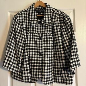 Elegant and Easy Houndstooth Cropped Swing Coat